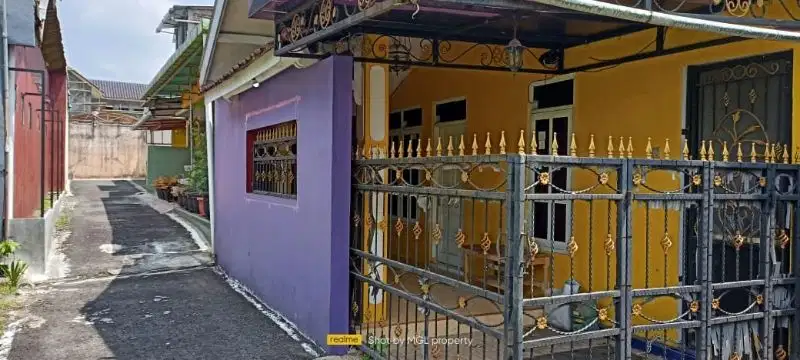 DIJUAL KOST-KOSTan 2 LANTAI DEKAT AKMIL 