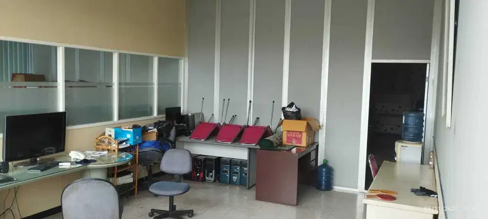 Bangunan Kantor di Raya Jemur Surabaya Cocok Usaha Klinik, Bank, dll