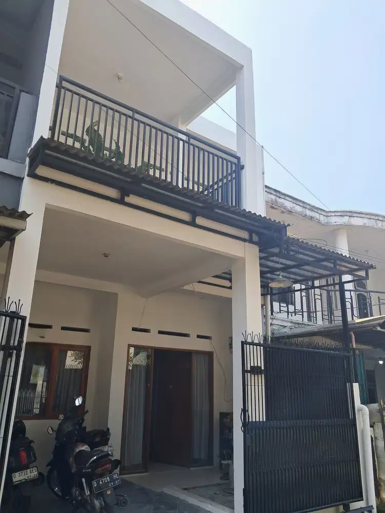 Rumah 2 lantai dengan kamar tidur 3 harga murah dekat ke Telkom Univ