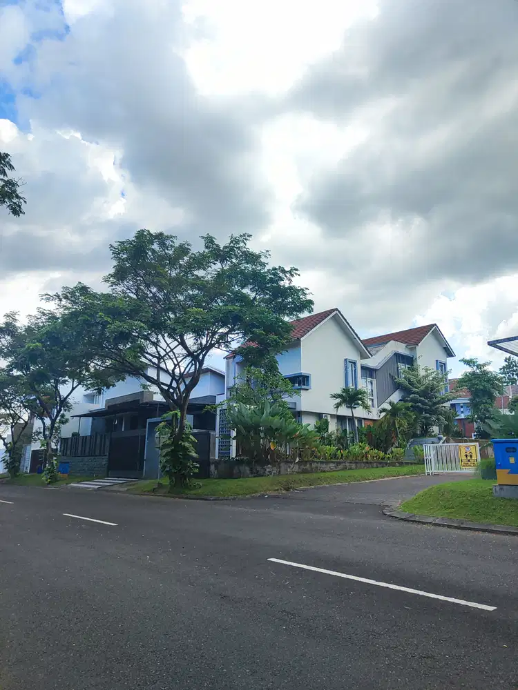 RUMAH 2 LANTAI BLOK DEPAN PERUMAHAN ELITE