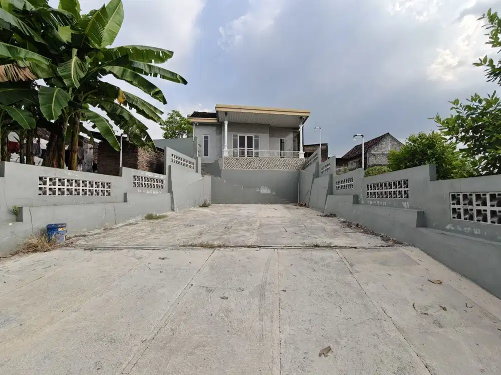 Rumah Bagus Carport Luas Dekat GOR UTP Plesungan