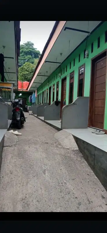 kontrakan 14 pintu terisi full SHM di belakang RS permata depok