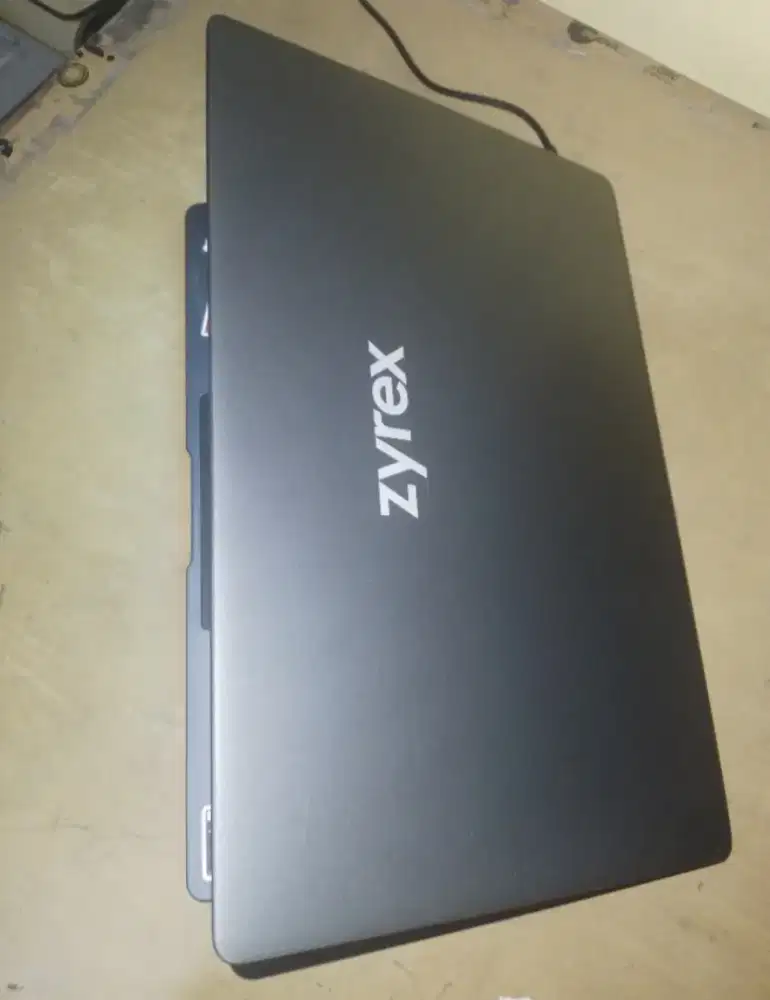 Laptop Zyrex Slim