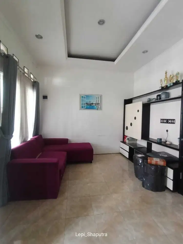 DISEWA RUMAH TAHUNAN 3 LANTAI ROOFTOP FURNISH BAGUS SENTUL CITY SSR874