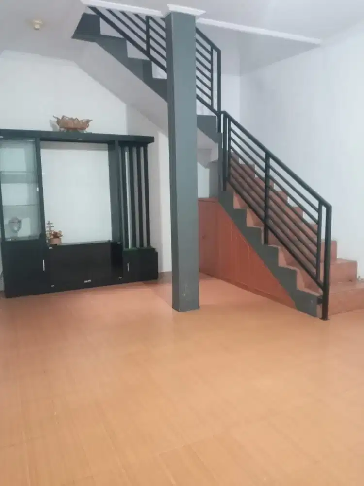 Rumah 2 Lantai di Tarogong Siap Huni