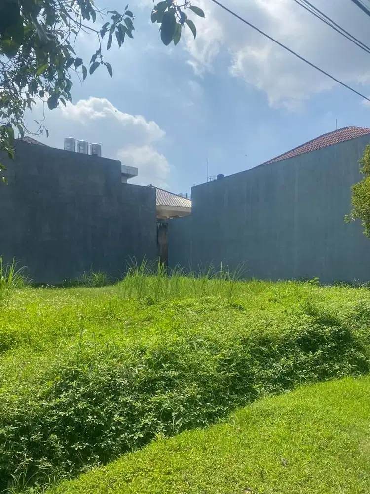 Tanah bentuk kotak 375 m2 siap bangun di Batununggal Indah
