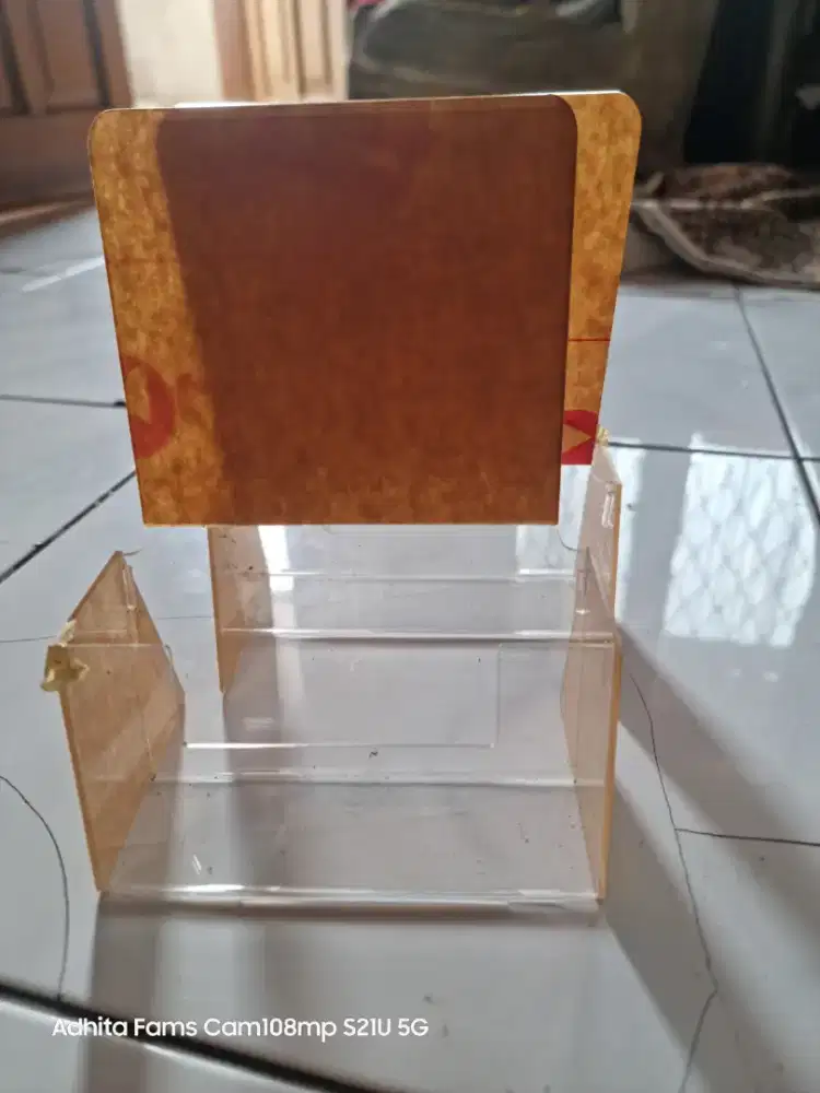 Akrilik Tempat Simpan Brosur Ukuran A5 Masih Baru