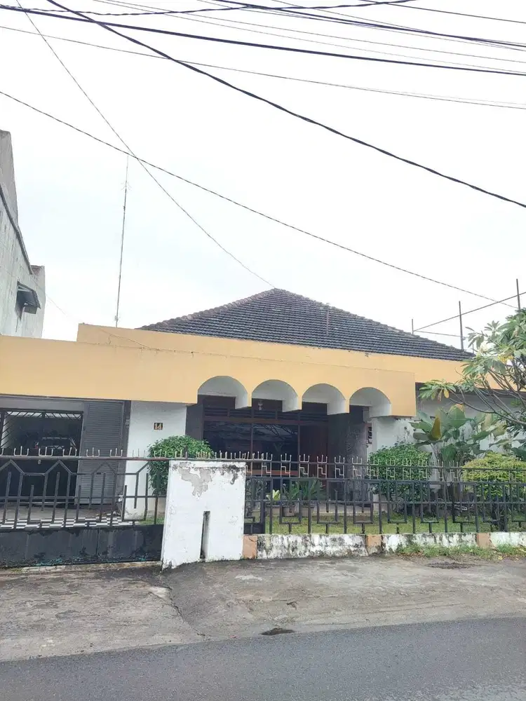 Di jual rumah tengah kota Medan baru dekat mall ,hotel cambridge