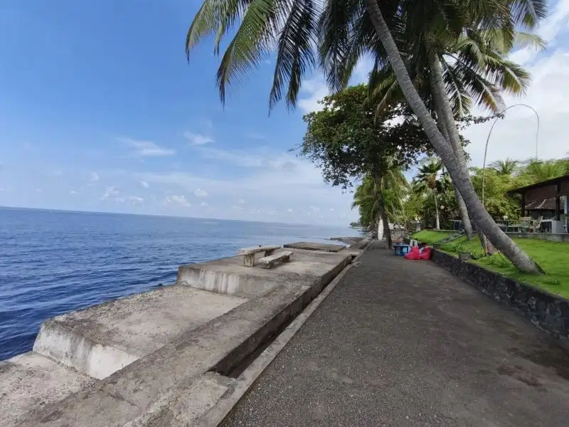 Tanah pinggir pantai air sanih buleleng