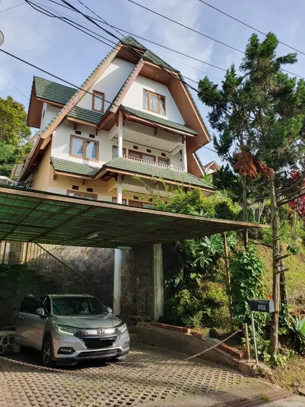 Rumah Villa VIEW SUPER CANTIK dan Luas di Dago Bandung dijual