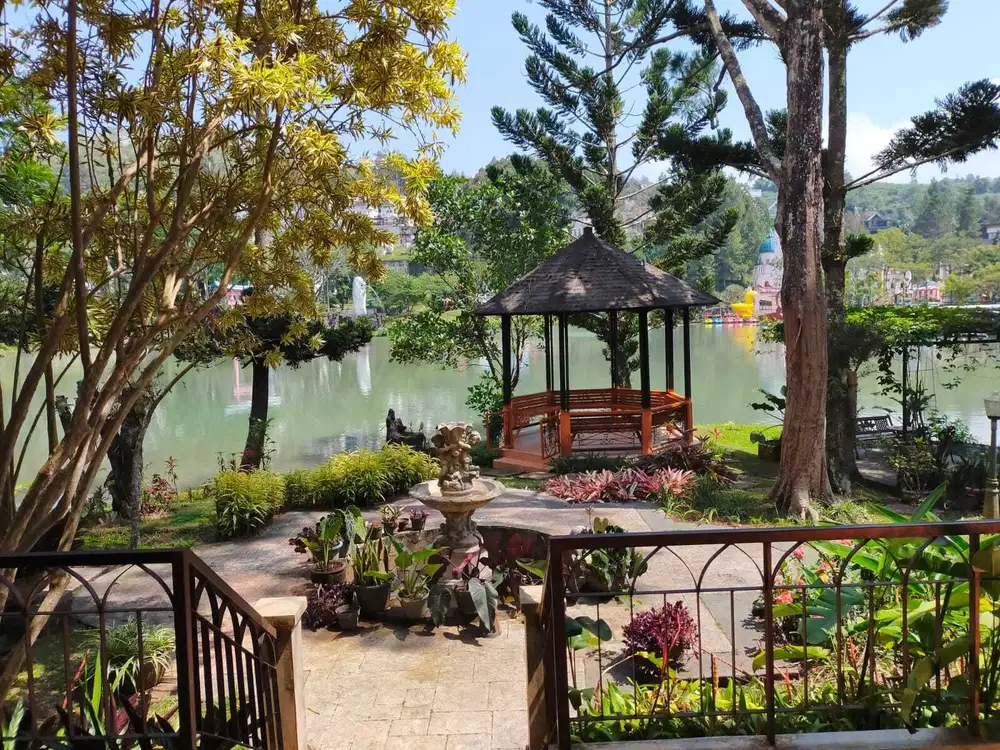 Dijual Villa 4 BR View Langsung Danau Bagus, Kota Bunga Cipanas