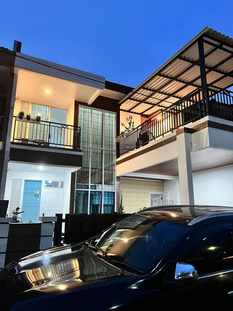 Rumah 2,5 lantai bagus nyaman dihuni full furnish