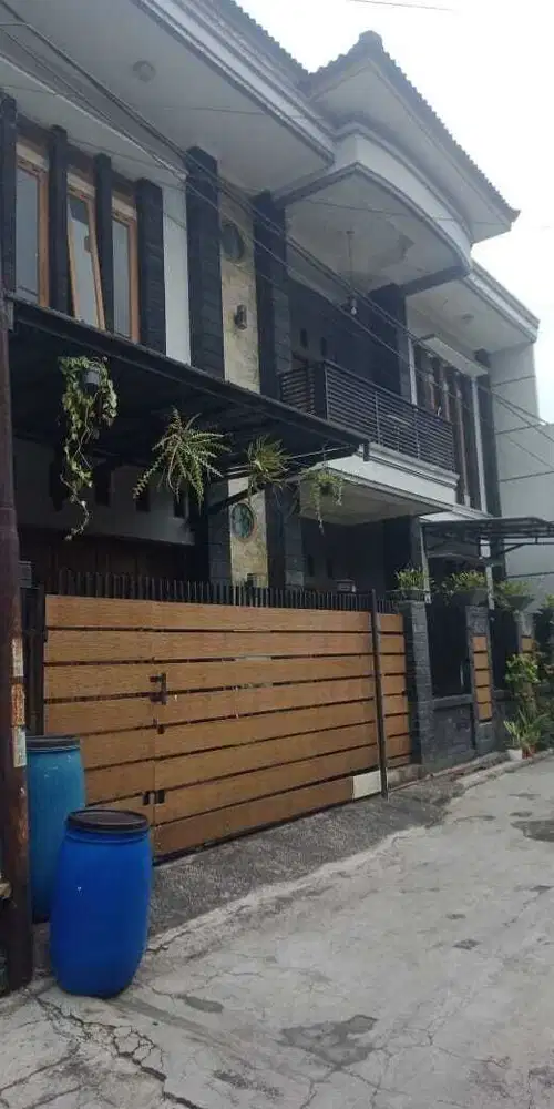 JUAL RUMAH STRATEGIS 3 LANTAI HARGA TERJANGKAU CINUNUK BANDUNG TIMUR