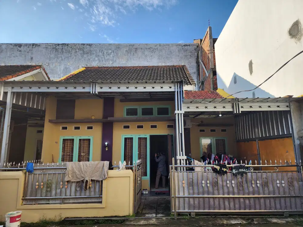 Dijual rumah di jalan Letnan Murod tengah kota