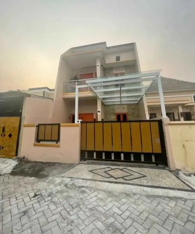 Rumah Mewah 2 Lantai di Taman Tlogomulyo Pedurungan Semarang