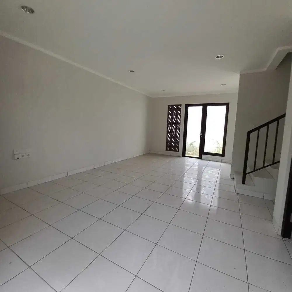 Rumah Dayana Denise Kamar Tidur 4 dan dapur dalam + taman belakang