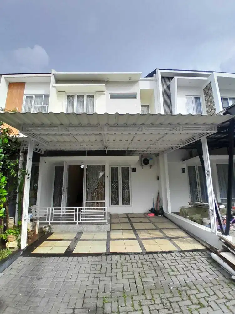 Rumah Cantik depan Taman di Citragran Cibubur selangkah menuju Tol