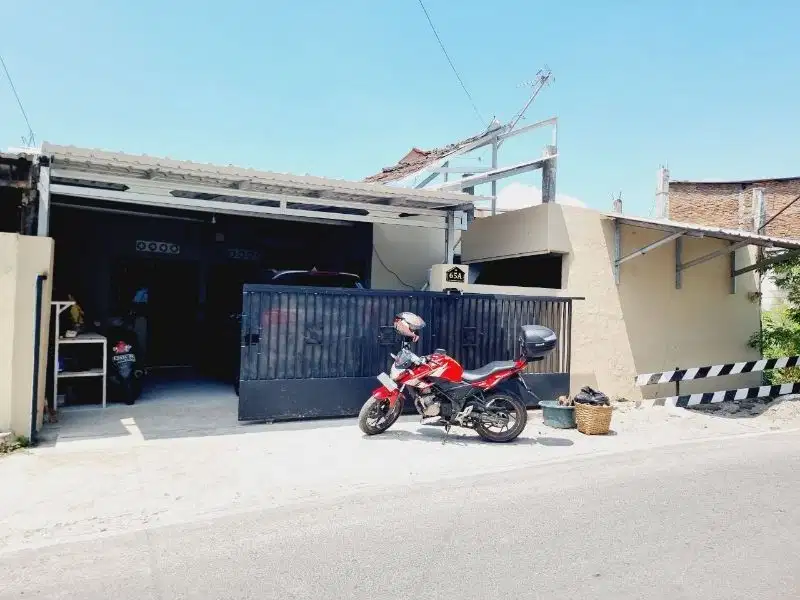 Rumah Nyaman Dekat Gor Manahan Solo