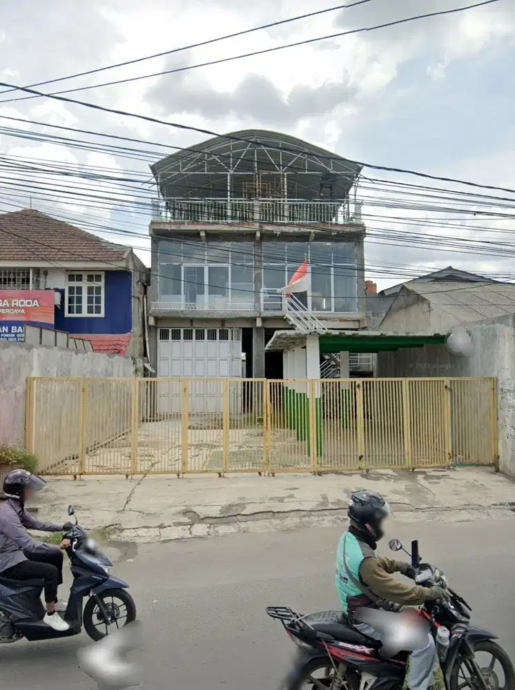 Gedung kantor 3lantai di pinggir jln raya jatiwaringin pondok gede