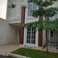 Town House Rumah Baru design modern mewah dipinggir jalan 2 mbl condet