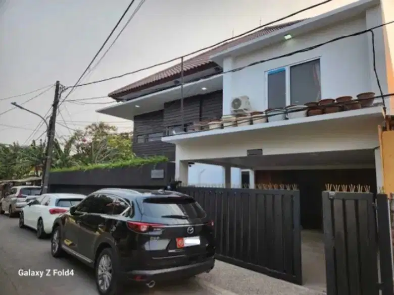 Di Jual Rumah Hook 2 LT Dalam Komplek Kav Dki Meruya Selatan, Jakbar