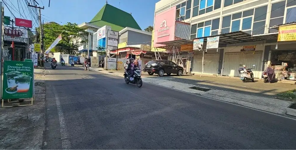 Rumah di poros jalan raya sigura gura samping gerbang kampus UIN UB