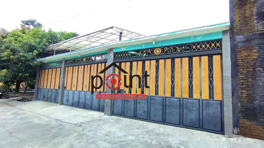 Rumah Luas Ada Kolam Renang Dekat Tol Gondangrejo