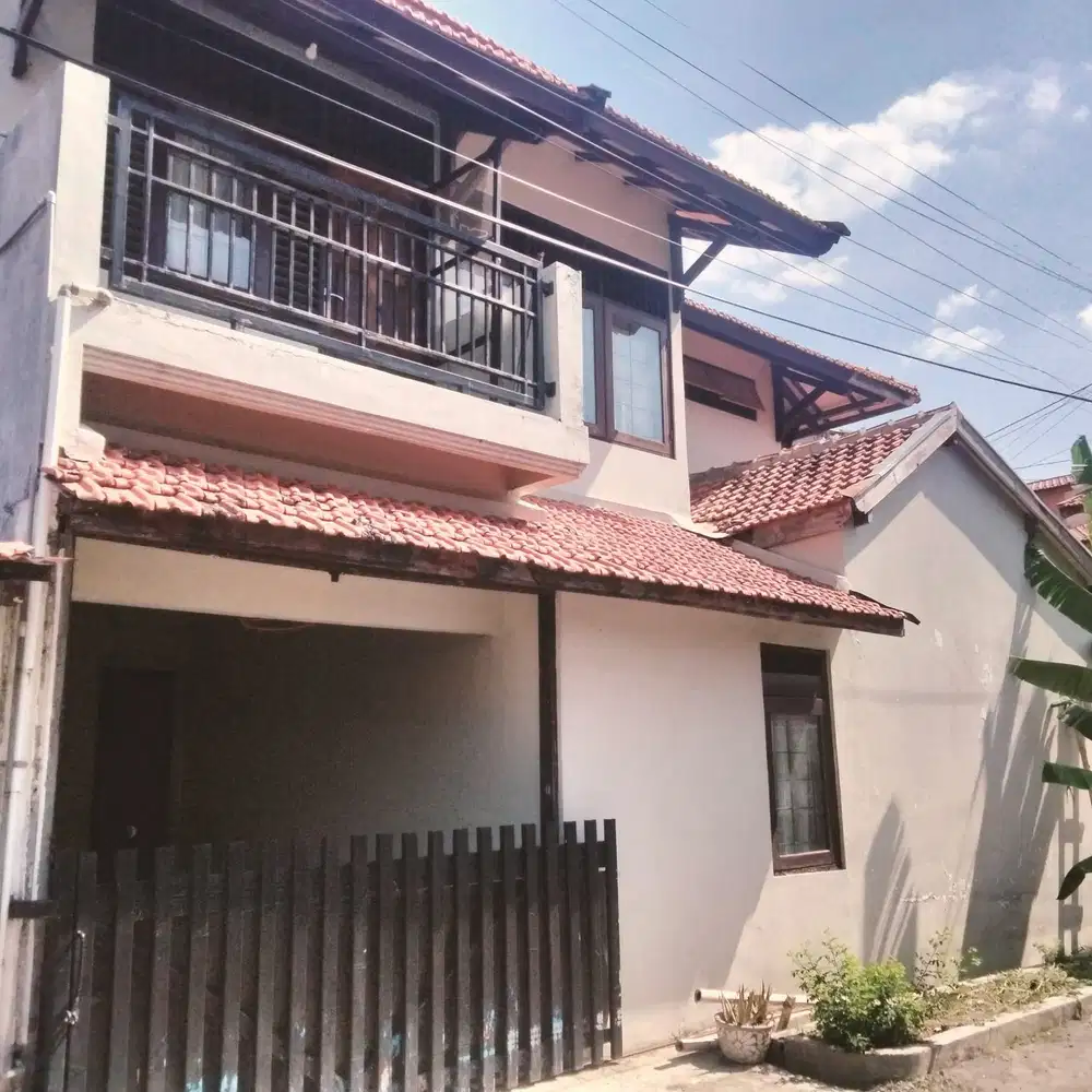 Rumah 2 Lt Hook di Jl. Wanara Barat, Pedurungan Tengah, Semarang