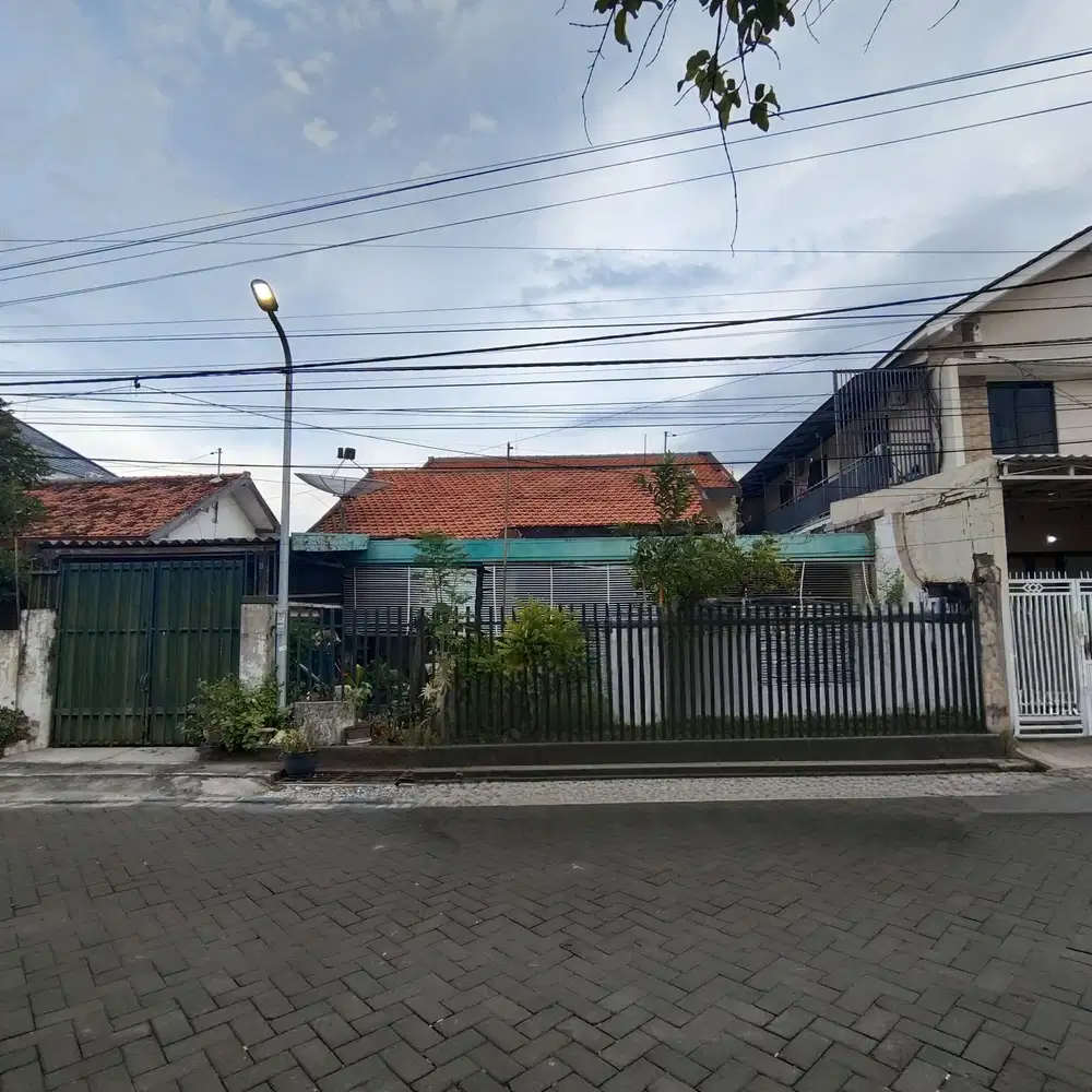 RUMAH HITUNG TANAH 1 MENIT DARI UNAIR DR SUTOMO RAYA KERTAJAYA SURABAY