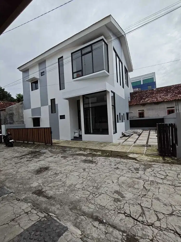 Rumah bisa untuk kantor di timur kampus UPN