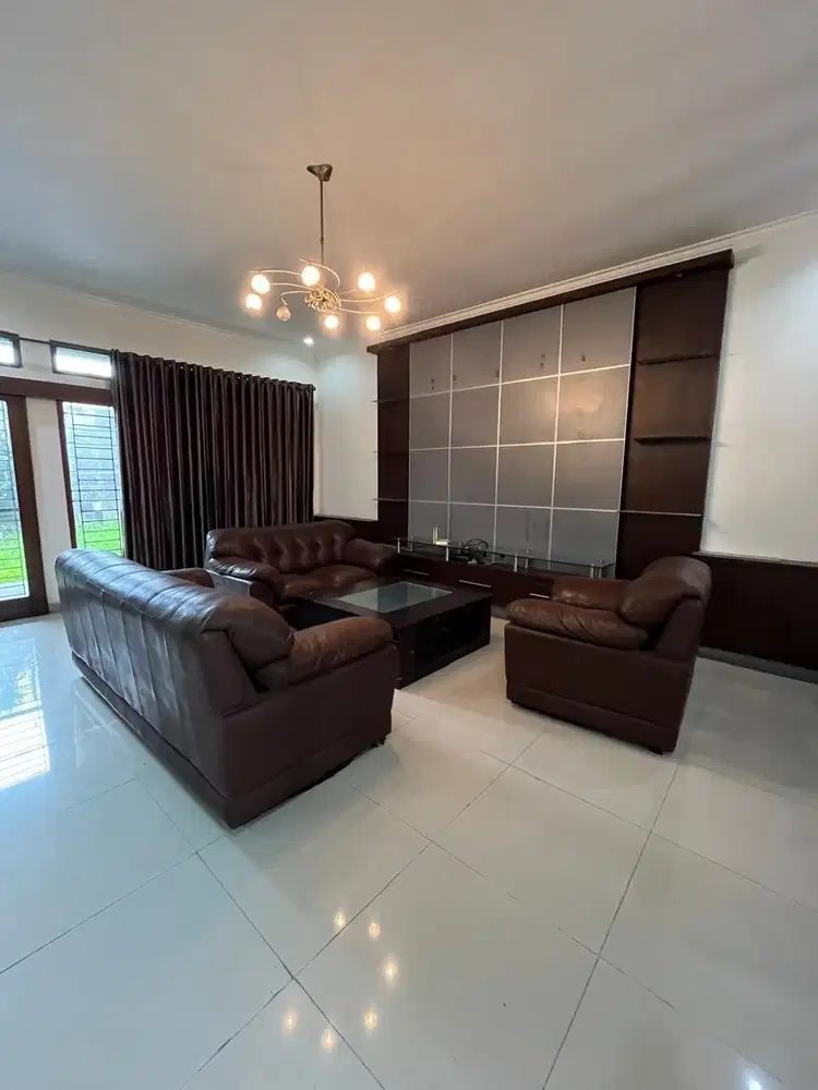 Rumah Mewah siap huni semi furnish 2 lantai di Setra Duta Residence