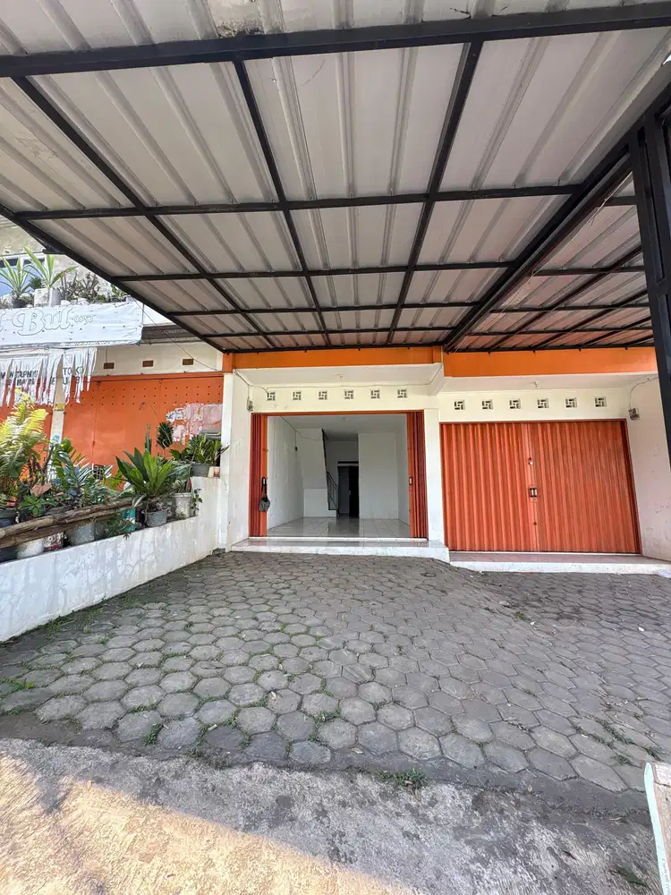 RUKO DUA LANTAI PINGGIR JALAN RAMAI, PROSPEK BUAT JUALAN