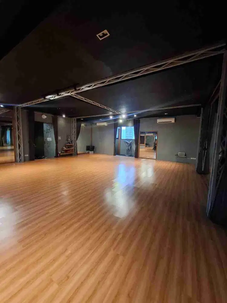 Disewakan Gedung Usaha di Lt 3 dekat Senopati Keb Baru