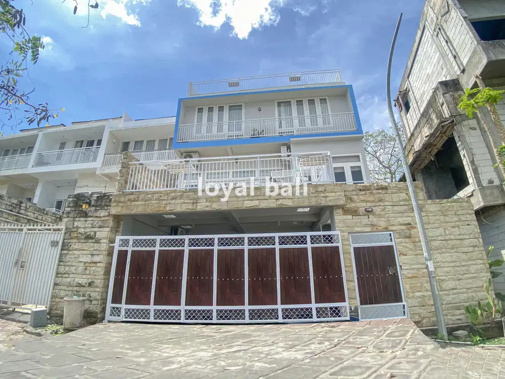 Rumah dengan pemandangan laut di Benoa, Bali