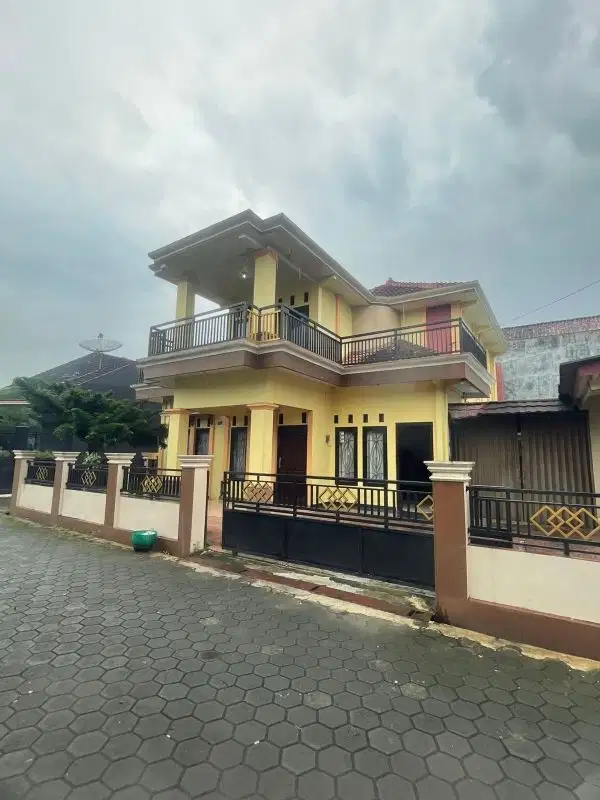 DIJUAL RUMAH 2 LANTAI SIAP HUNI DEKAT SMA TARUNA NUSANTARA
