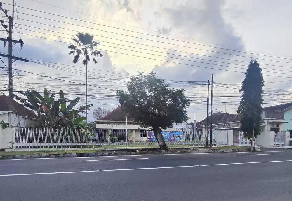 RUMAH STRATEGIS NOL JALAN RAYA RING 1 JEMBER