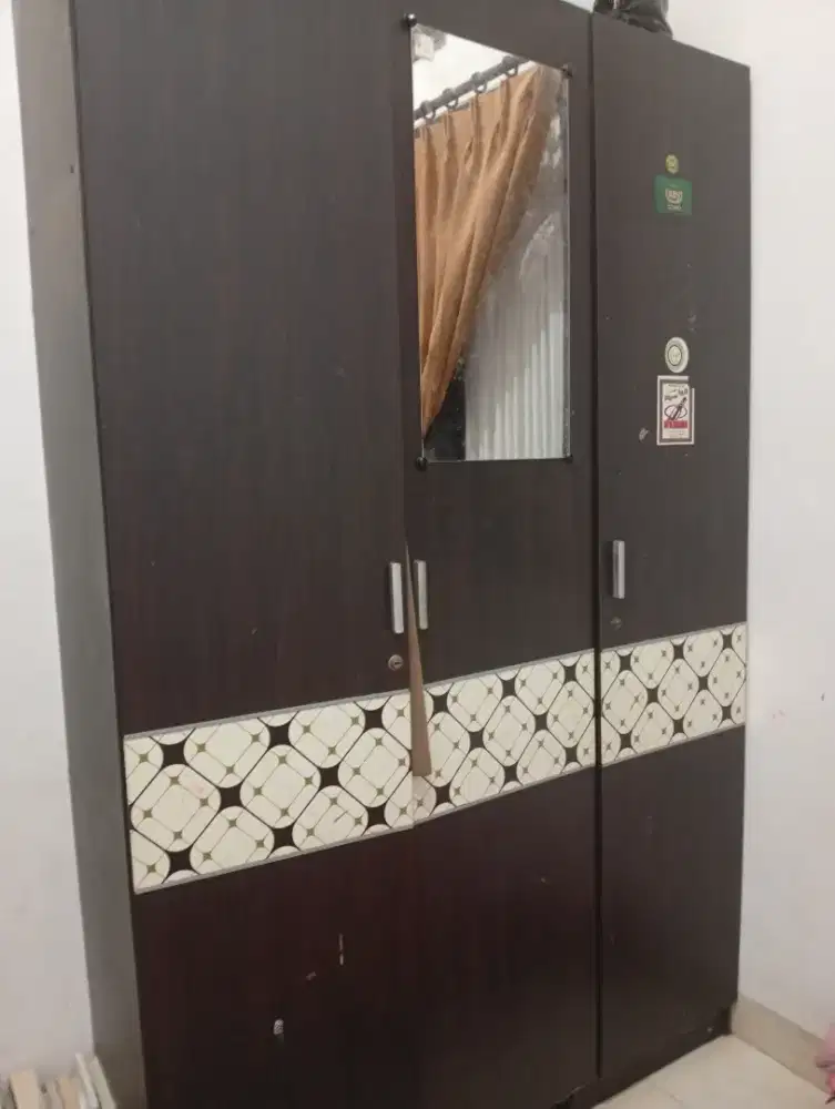 Lemari Pakaian Partikel Nego