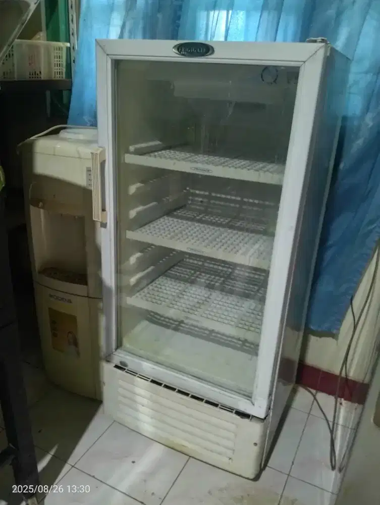 showcase pendingin minuman