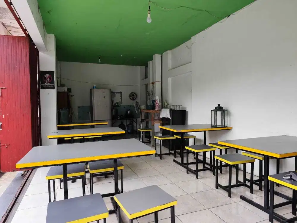 Ruang usaha di Pusat Kos Belakang AtmaJaya Babarsari