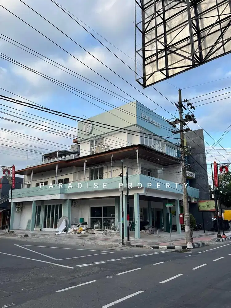 Cafe di pusat kota BLITAR