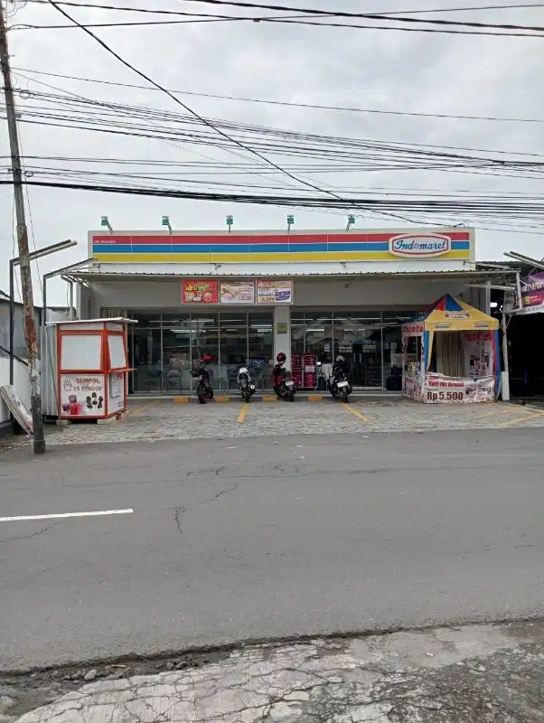 JUAL MURAH  INDOMART  DI TENGAH KOTA JOMBAMG