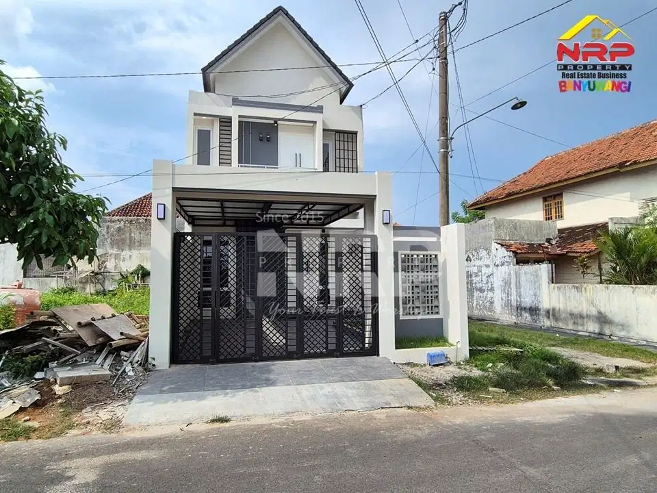 Dijual Rumah Baru 2 Lantai di Pusat Kota Banyuwangi
