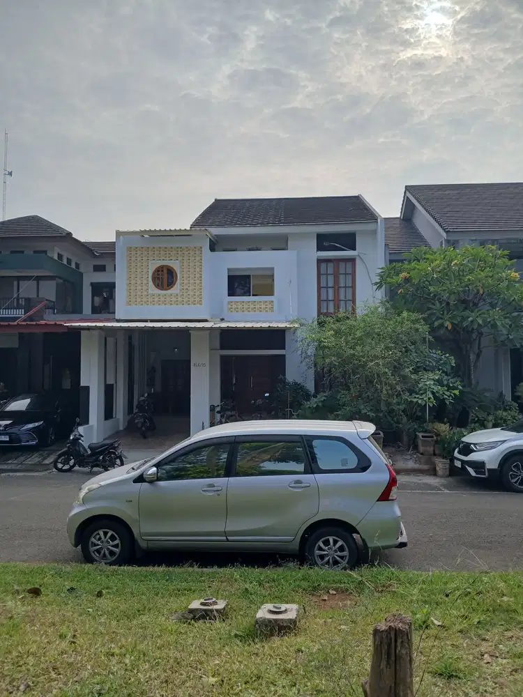 Dijual Rumah Siap Huni Lokasi  Strategis di Grand Wisata Di Bekasi