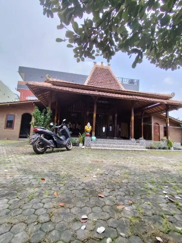 Rumah Joglo 400m² Strategis  Di Gajahan Colomadu