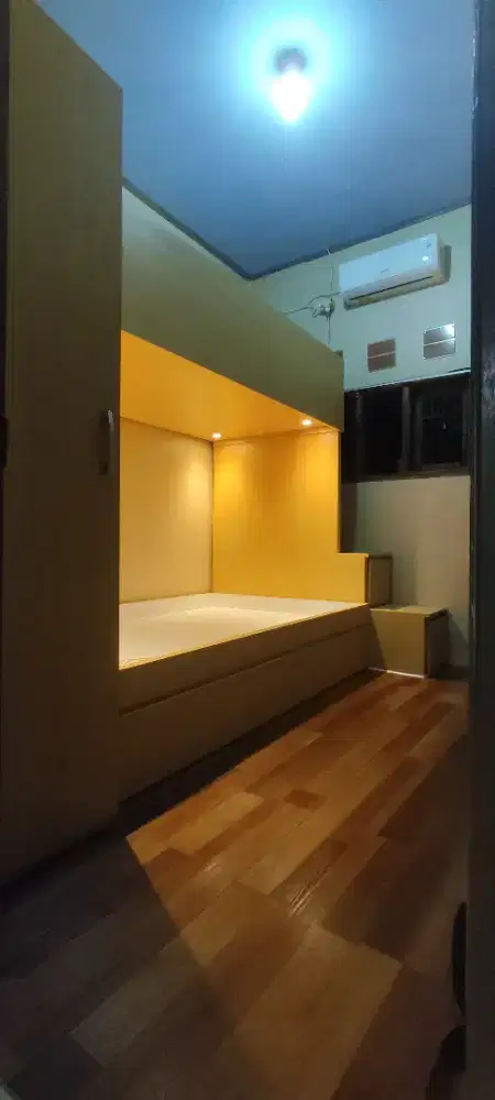 Tempat tidur tingkat custom