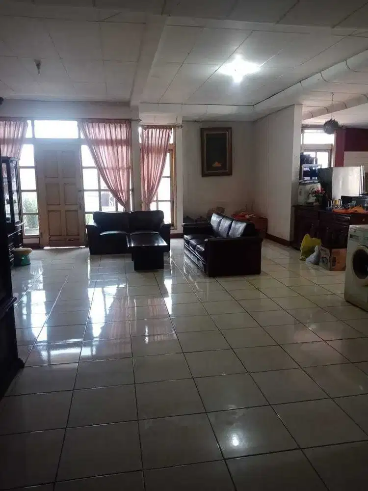 Rumah strategis untuk usaha/kantor/gudang di Andir Ciroyom