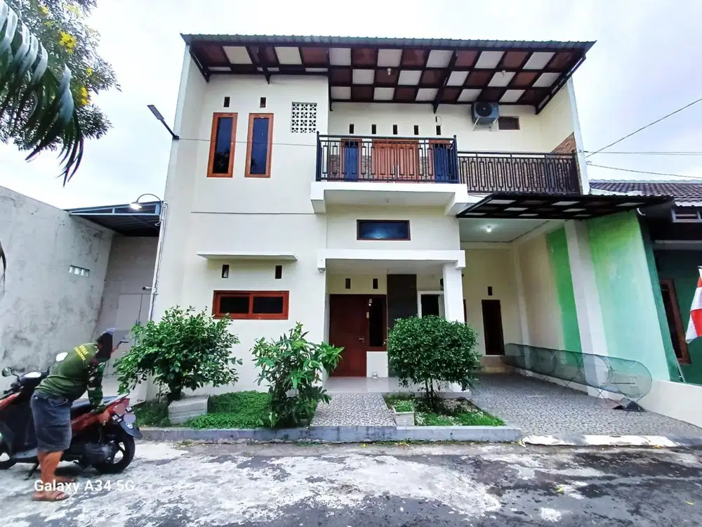 Rumah 2 lt Bagus ada AC di Perum Cluster Gawanan Colomadu