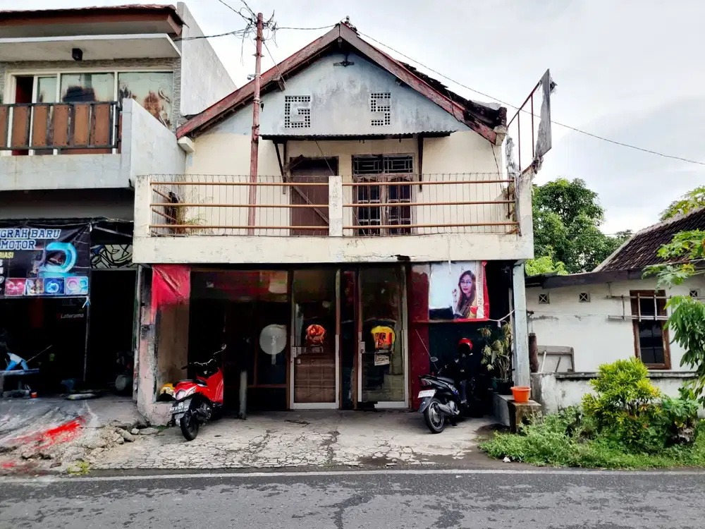 Rumah Strategis Tepi Jalan Utama Gilingan Solo Kota