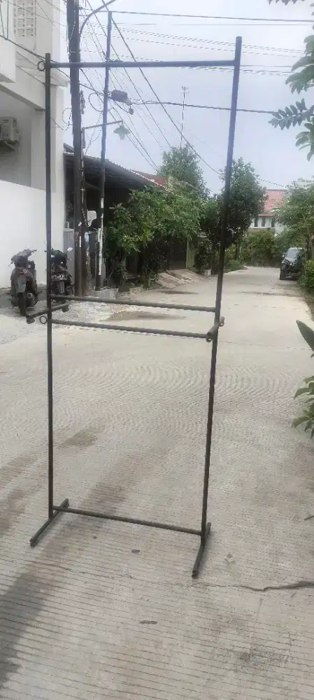 Gawang baju pakai. Dua tingkat