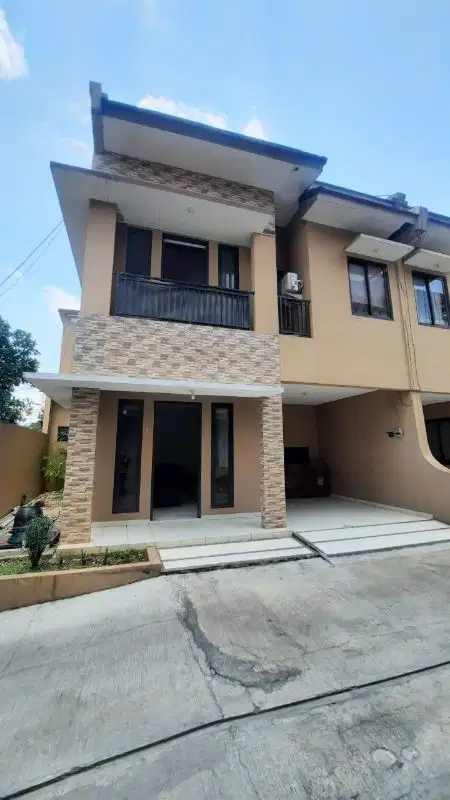 Di Sewakan Runah Townhouse Pejaten barat